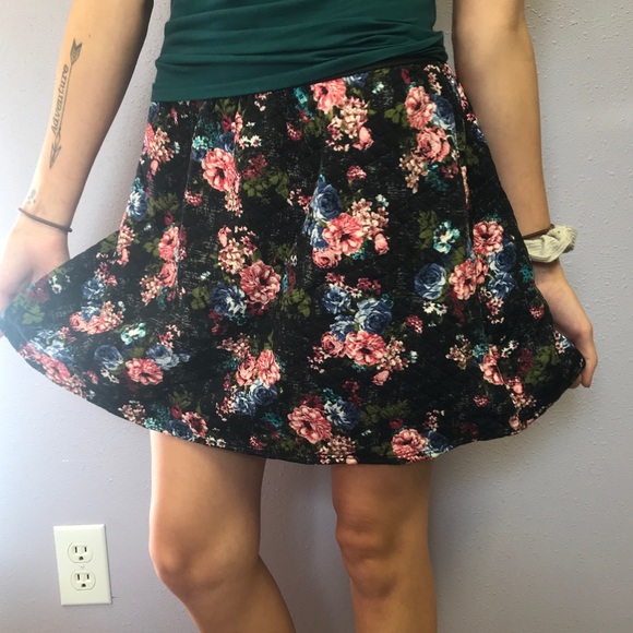Floral skirt - Picture 2 of 2